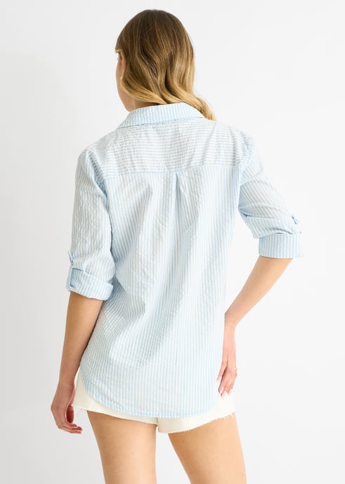 Camisa de algodón azul con rayas y mangas remangadas - Image 4