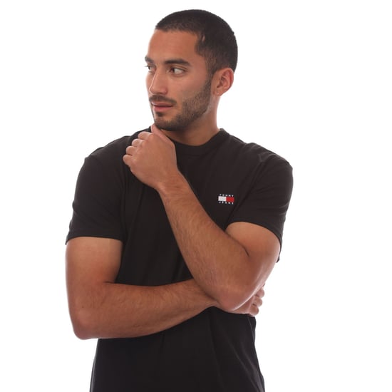 Camiseta de hombre Tommy Hilfiger con insignia tonal en negro - Image 2