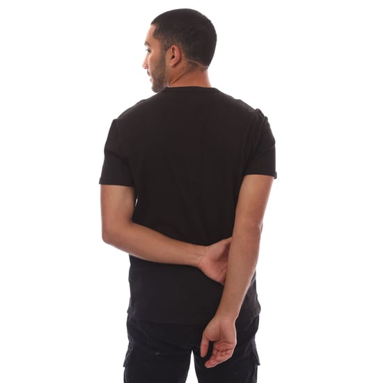 Camiseta de hombre Tommy Hilfiger con insignia tonal en negro - Image 3