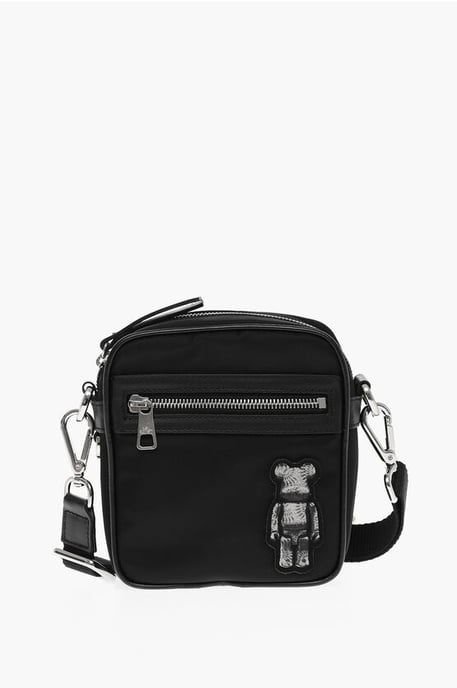 Bolso bandolera BEARBRICK de nailon con detalles de piel en negro - Image 1