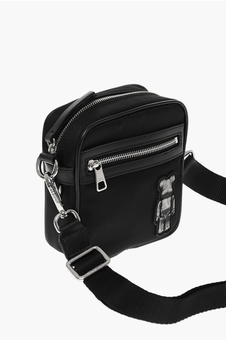 Bolso bandolera BEARBRICK de nailon con detalles de piel en negro - Image 3