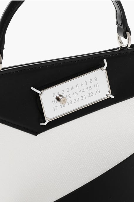 Bolso bandolera SNATCHED de piel bicolor en blanco y negro - Image 3