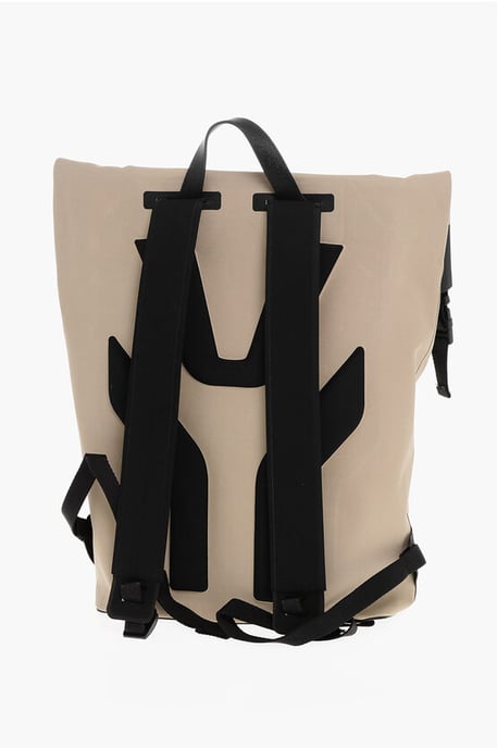 Mochila enrollable MACKINTOSH con panel solar integrado en color beige - Image 2