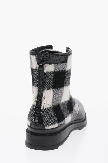 Botas de combate de lana y piel texturizada con cuadros de búfalo en blanco y negro - Image 2