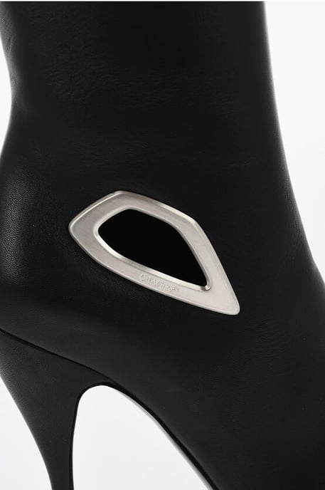 Botas altas de piel con detalles recortados y tacón de 11 cm en color negro - Image 4