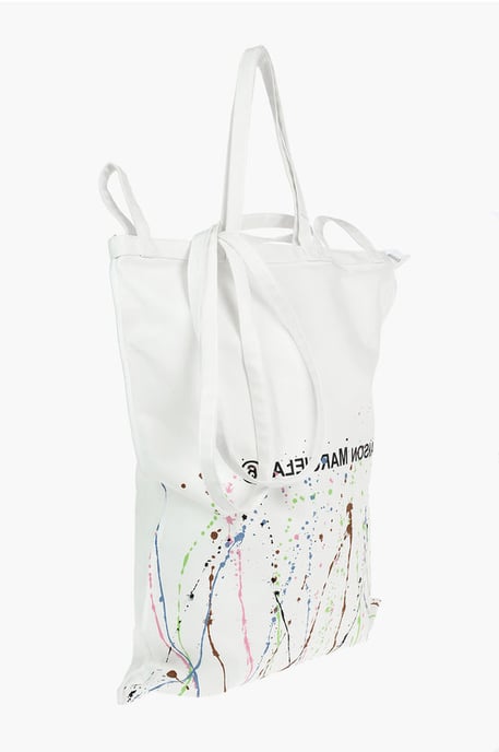 Bolso tote maxi de lona MM6 con estampado PAINT-SPLATTER y logotipo en blanco - Image 3