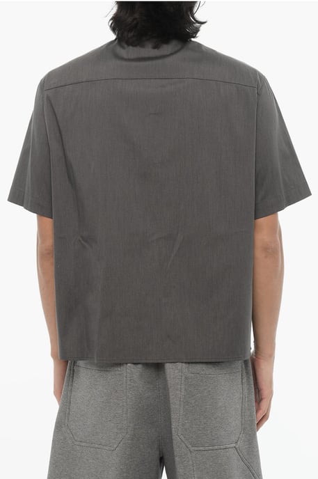 Camisa holgada de manga corta en gris - Image 2