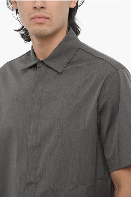 Camisa holgada de manga corta en gris - Image 3