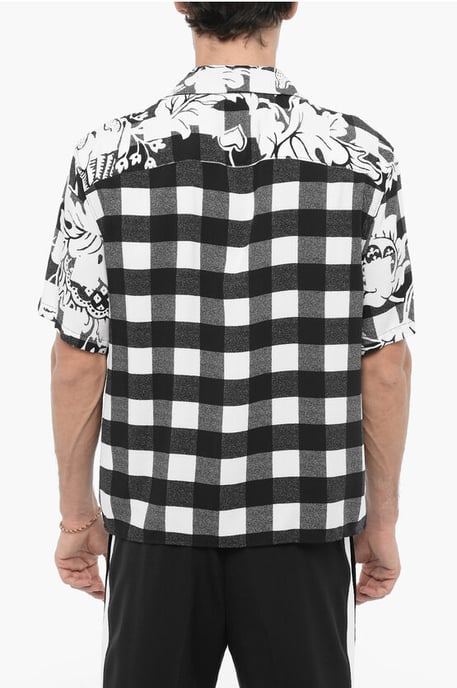 Camisa de corte cuadrado con doble estampado en blanco y negro - Image 2