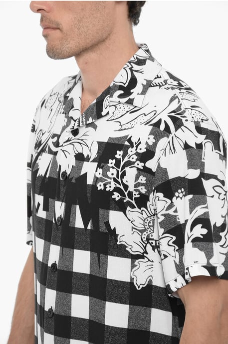 Camisa de corte cuadrado con doble estampado en blanco y negro - Image 3