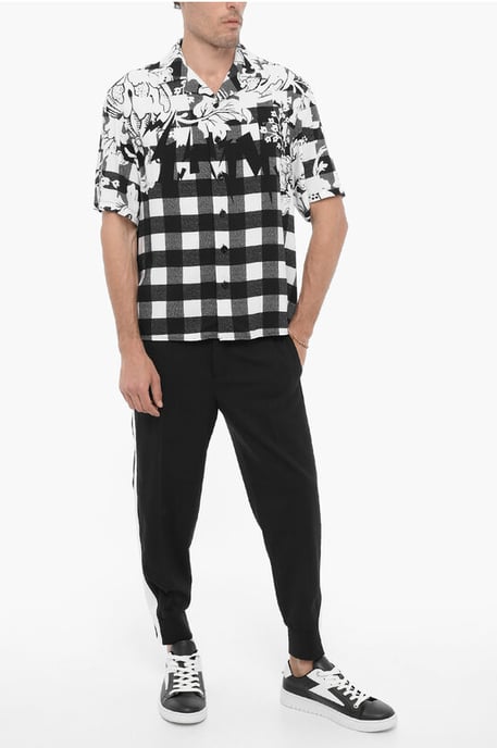 Camisa de corte cuadrado con doble estampado en blanco y negro - Image 4