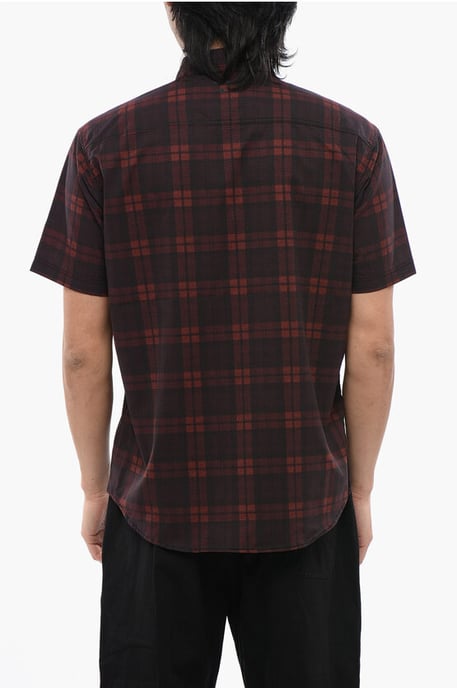 Camisa de manga corta de malla a cuadros en rojo - Image 2