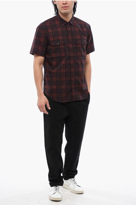 Camisa de manga corta de malla a cuadros en rojo - Image 4