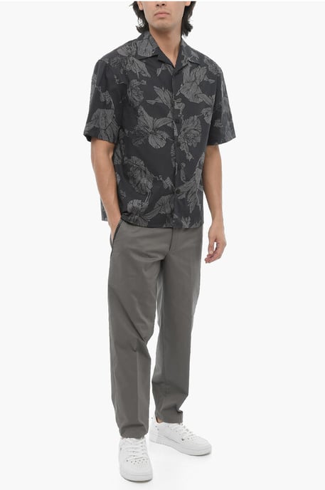 Camisa de corte cuadrado con estampado floral y cierre oculto en gris - Image 4