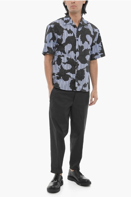 Camisa de corte cuadrado con motivo floral en azul y negro - Image 4