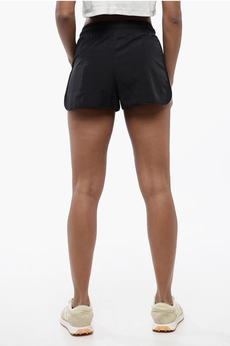 Shorts de nailon CRISPY con banda lateral de malla en negro - Image 2