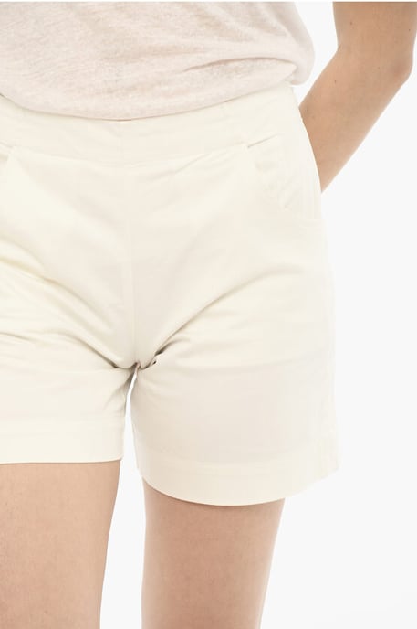 Pantalones cortos de algodón elástico en color blanco - Image 3