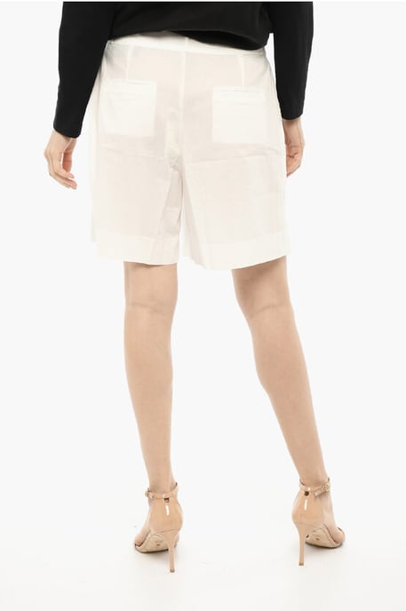 Pantalones cortos con doble pliegue y trabillas para cinturón en blanco - Image 2