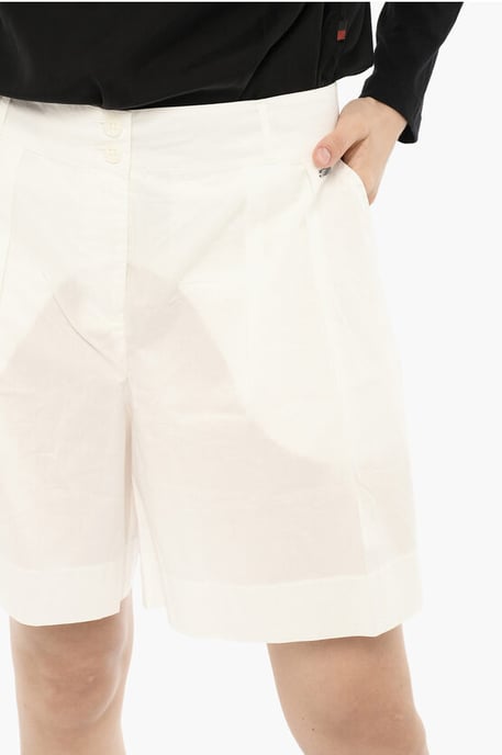 Pantalones cortos con doble pliegue y trabillas para cinturón en blanco - Image 3