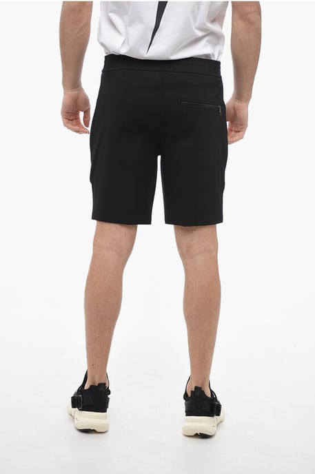 Shorts universitarios holgados de cintura baja con inserciones elásticas en negro - Image 2