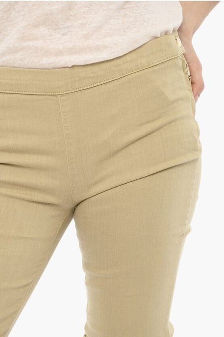 Shorts con dobladillo y cierre dorado en beige - Image 3