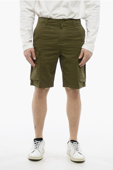 Pantalones cortos cargo en verde - Image 1