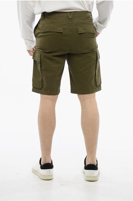 Pantalones cortos cargo en verde - Image 2