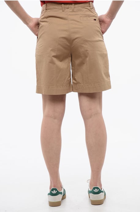 Pantalones cortos de algodón elástico con doble pliegue y trabillas para cinturón en beige - Image 2