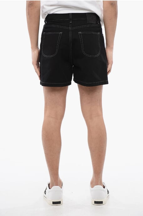 Pantalones cortos lavados oscuros con logotipo bordado en negro - Image 2
