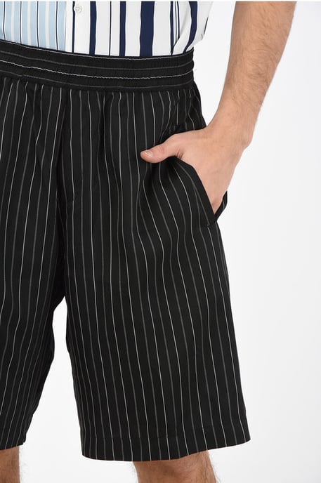 Pantalones cortos de rayas con cordón en la cintura en negro - Image 3
