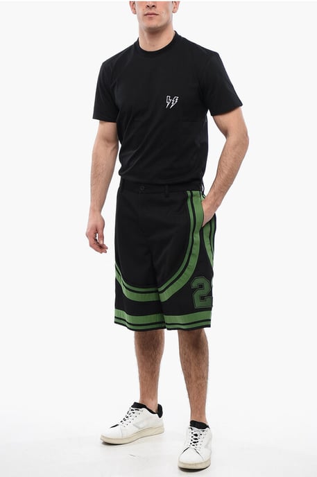 Pantalones cortos VARSITY con parches y detalles de cinta en negro - Image 4