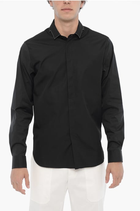 Camisa ajustada con botones ocultos y corte abotonado en negro - Image 1