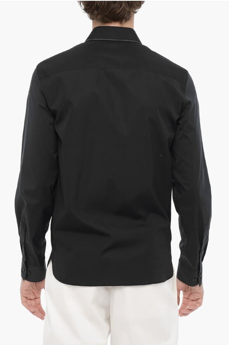 Camisa ajustada con botones ocultos y corte abotonado en negro - Image 2