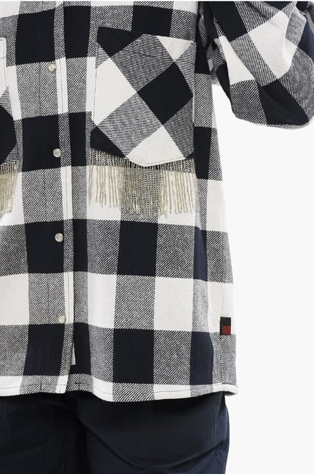 Camisa de mezcla de algodón a cuadros con detalles de flecos en blanco y negro - Image 3