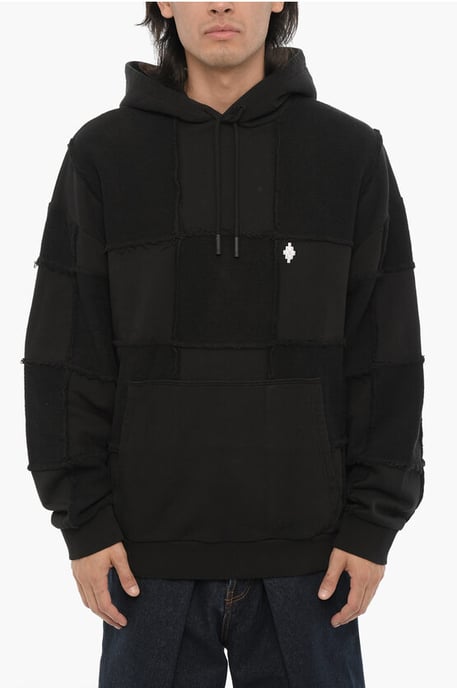 Sudadera con capucha de algodón de color liso en negro - Image 1
