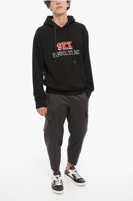 Sudadera con capucha de algodón de fácil ajuste con la frase "EDUCACIÓN SEXUAL" en negro - Image 4