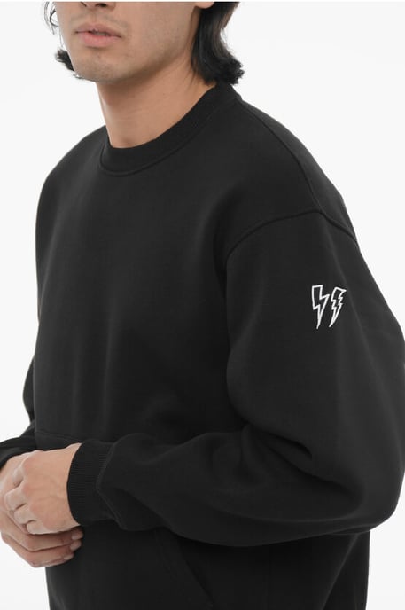 Sudadera de cuello redondo de ajuste fácil en mezcla de algodón polar en negro - Image 3