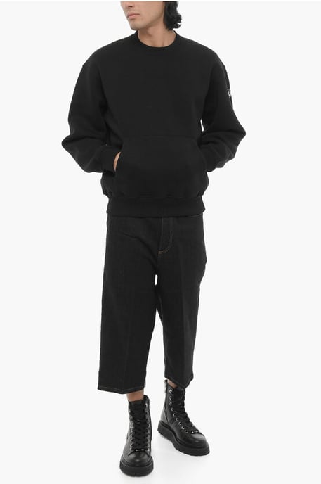 Sudadera de cuello redondo de ajuste fácil en mezcla de algodón polar en negro - Image 4