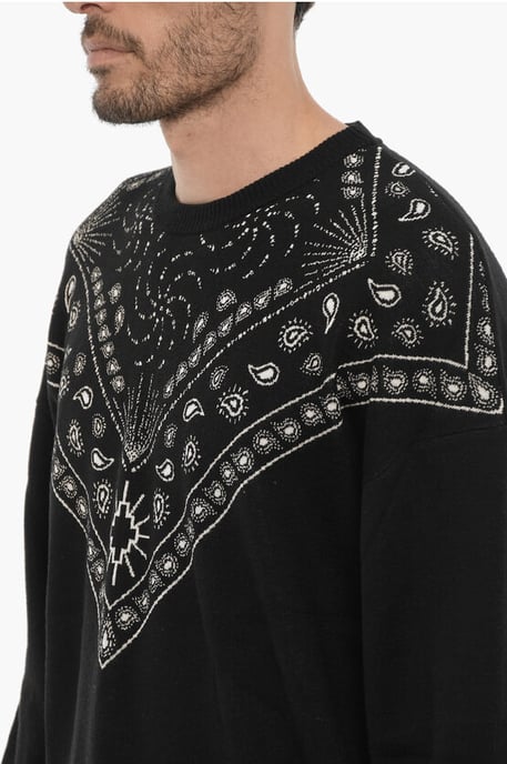 Suéter negro de cuello redondo con motivo de bandana - Image 3