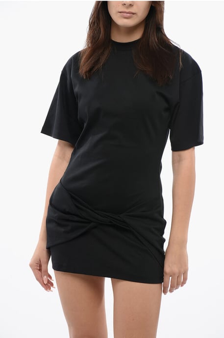 Vestido estilo camiseta con nudo delantero y flecha pequeña en negro - Image 4