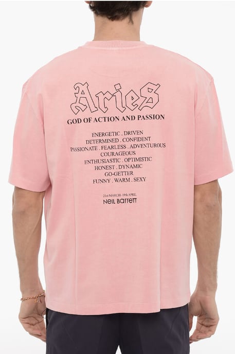 Camiseta de cuello redondo estampada ARIES EL GUERRERO en rosa - Image 2