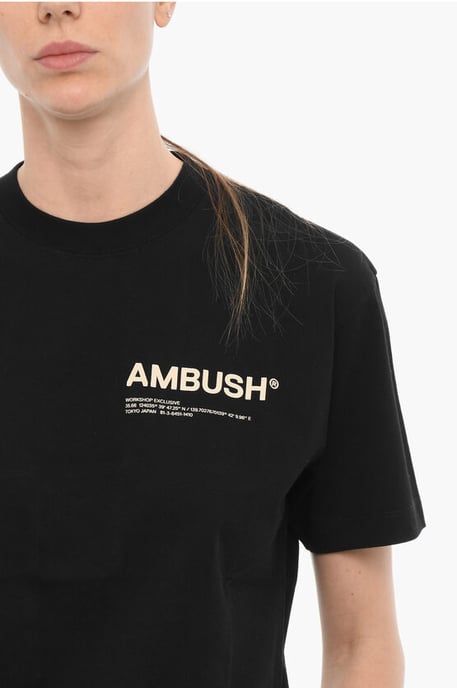 Camiseta de cuello redondo de color liso con logotipo en contraste en negro - Image 3