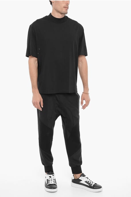 Camiseta ajustada de cuello redondo con tachuelas en negro - Image 4