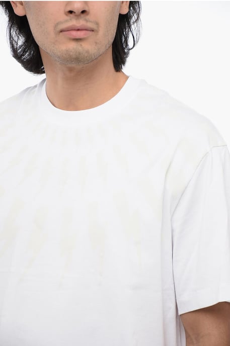 Camiseta de algodón FAIRISLE THUNDERBOLT con hombros caídos en blanco - Image 3