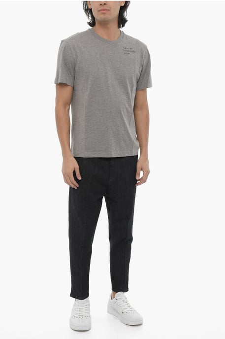 Camiseta de cuello redondo gris con una VISIÓN EXTRAORDINARIA y corte entallado - Image 4