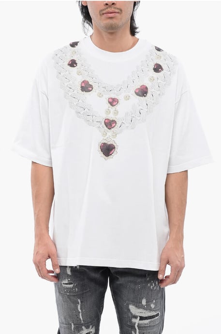 Camiseta holgada con estampado de collar en blanco - Image 1