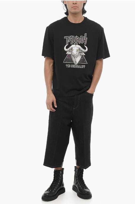 Camiseta negra de cuello redondo con estampado de la banda de rock Zodiac Tauro, corte entallado - Image 4