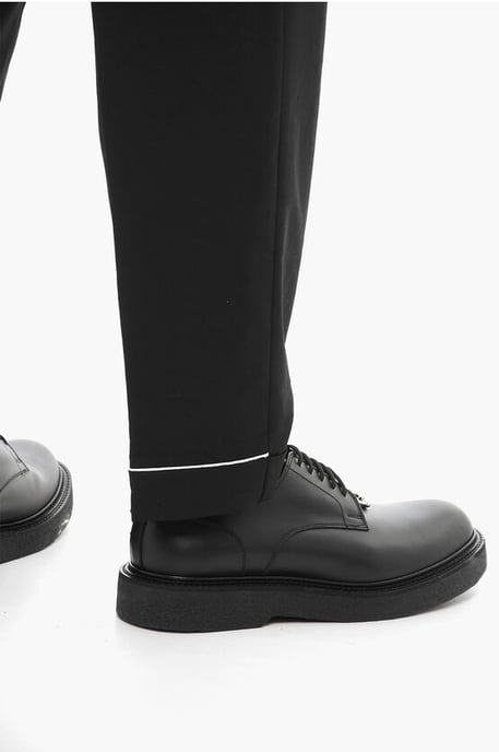 Pantaloni REM Slim Fit a Vita Bassa con Elastico en Vita en Negro - Image 4