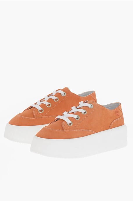 Zapatillas bajas MM6 de ante con plataforma en contraste de 5,5 cm en color naranja - Image 1