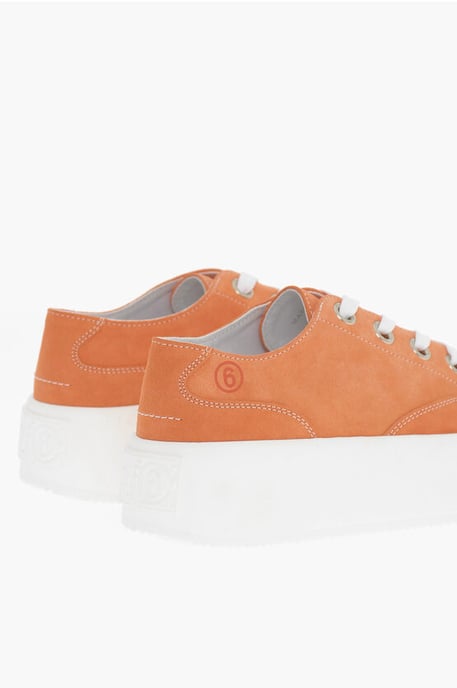 Zapatillas bajas MM6 de ante con plataforma en contraste de 5,5 cm en color naranja - Image 2